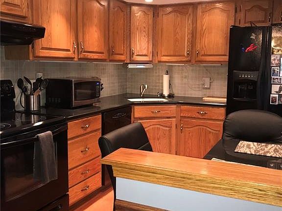 5th image of 20 Carriage Dr APT 4