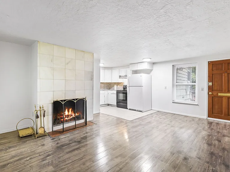 4320-4328 NE Maywood Pl — Photo 7