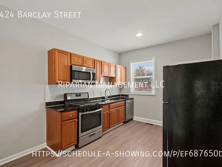 2424 Barclay St — Photo 12