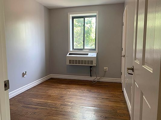 3rd image of 729 E 212th St APT 2R