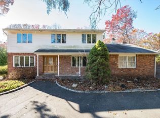 40 Valleywood Rd, Commack, NY 11725