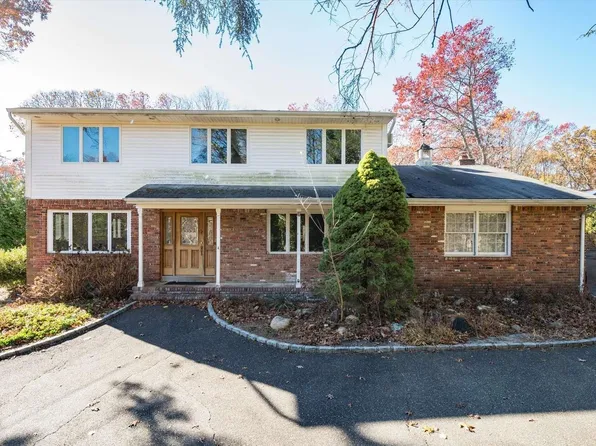 40 Valleywood Road, Commack, NY 11725
