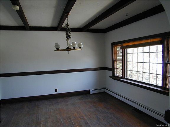 5th image of 2567 Carmel Ave