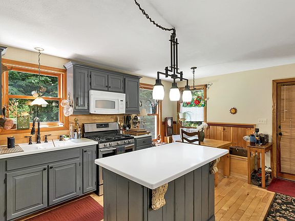 4th image of 8 New London Drive