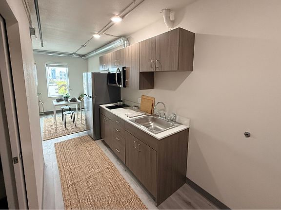 4th image of 2059 SW Park Ave #708
