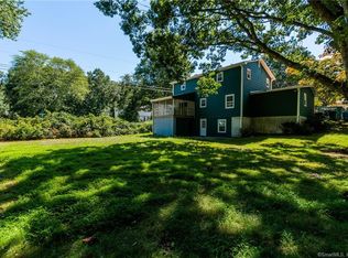 36 Norman Dr, Gales Ferry, CT 06335