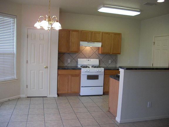 4th image of 714 Bent Wood Pl