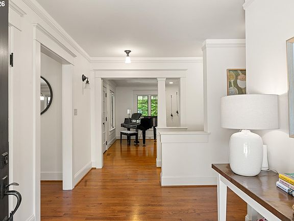 4th image of 3920 Upper Dr
