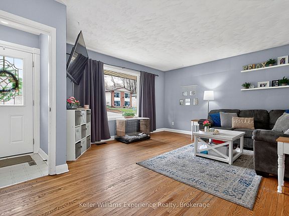 3rd image of 316 Hanly St