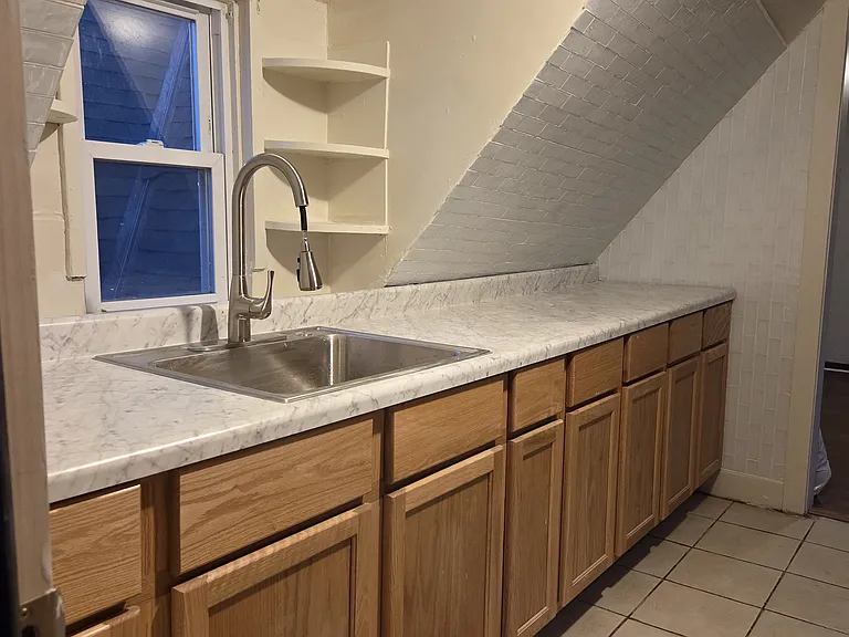 390 W 16th St #2B — Photo 1