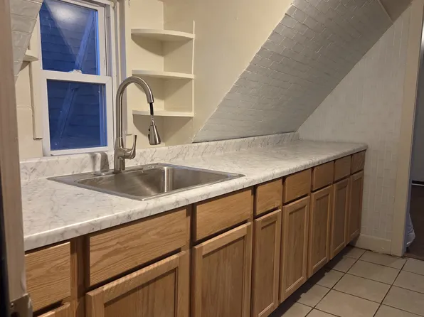 390 W 16th St #2B, Chicago Heights, IL 60411