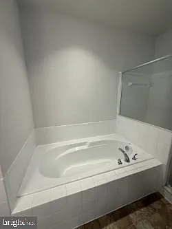 240 Parkland Dr — Photo 21