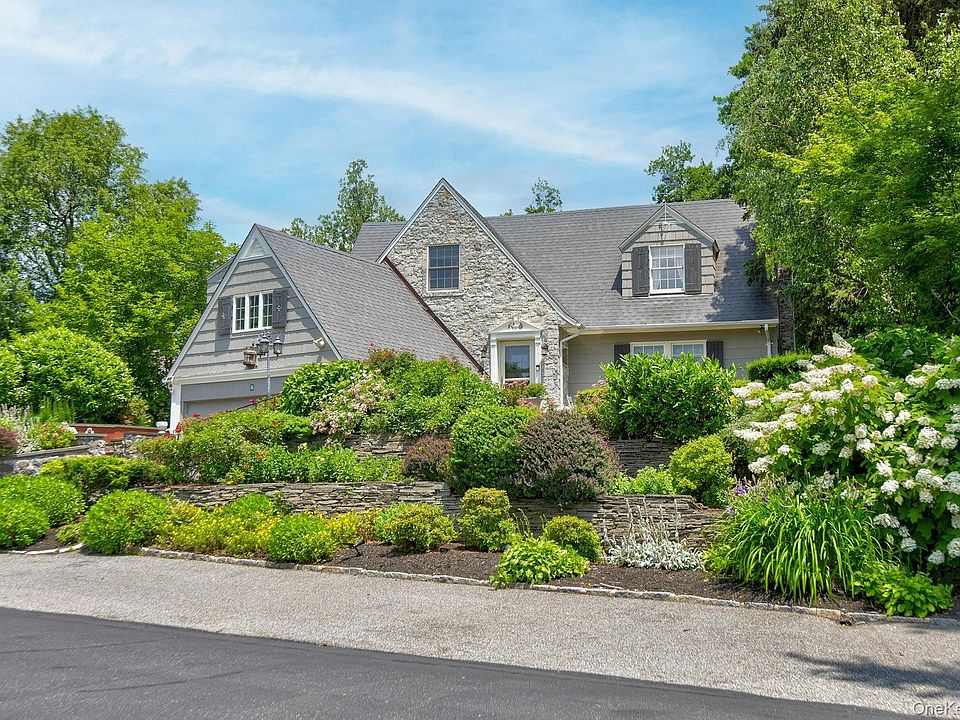1st image of 6 Janssen Drive