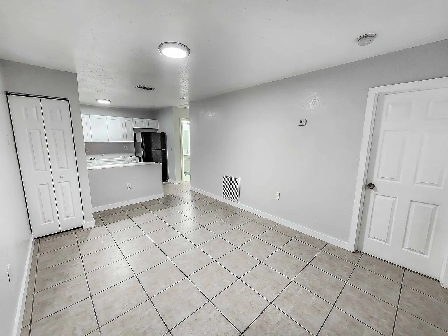 76 SW 8th Ave — Photo 3