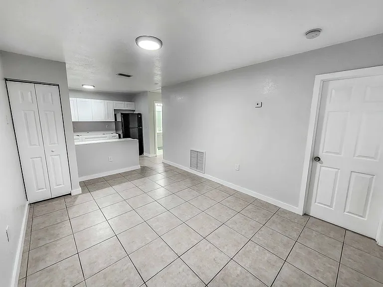 76 SW 8th Ave #N — Photo 3