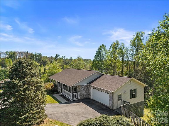 3rd image of 335 Hemlock Springs Trl
