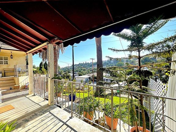 2nd image of 2822 Sierra St #2822