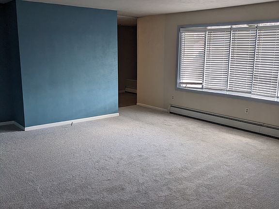 4th image of 481 W Lincoln Ave