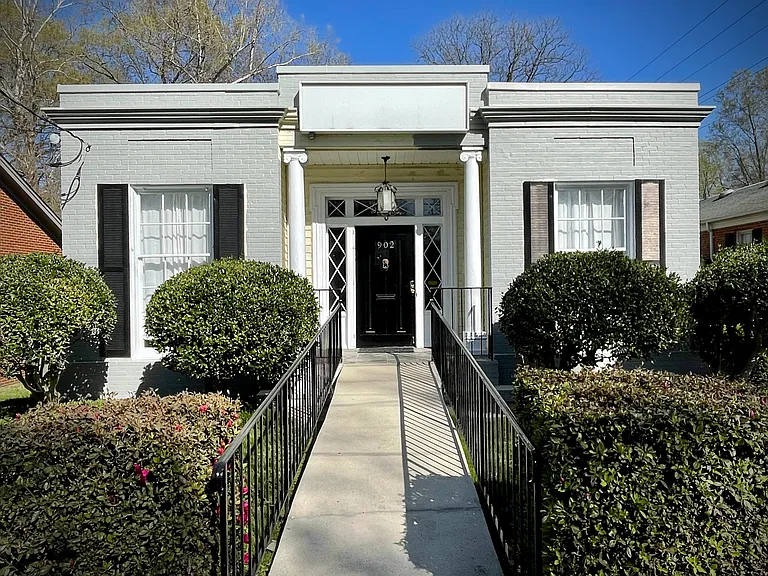 902 Broad St — Photo 1