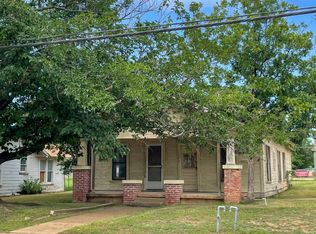 1709 S Blackburn St, Brady, TX 76825