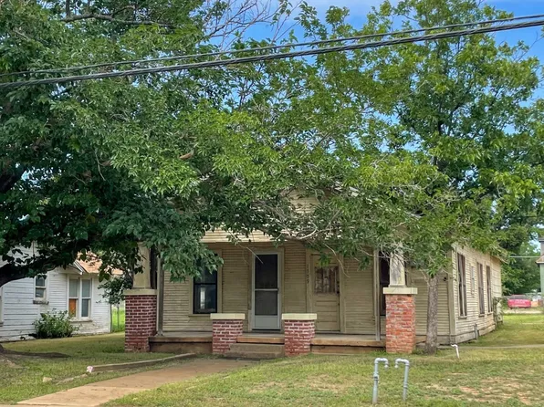 1709 S Blackburn St, Brady, TX 76825