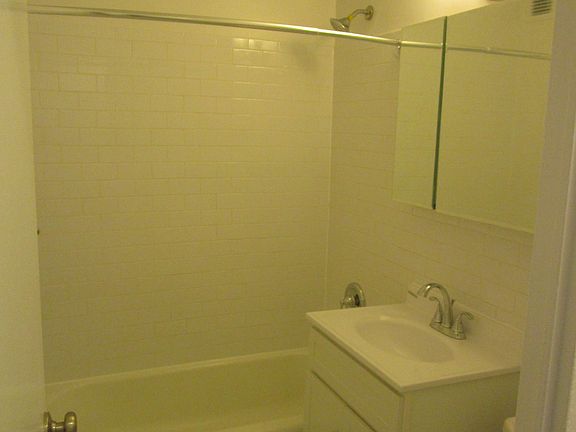 5th image of 250 E 63rd St APT 512