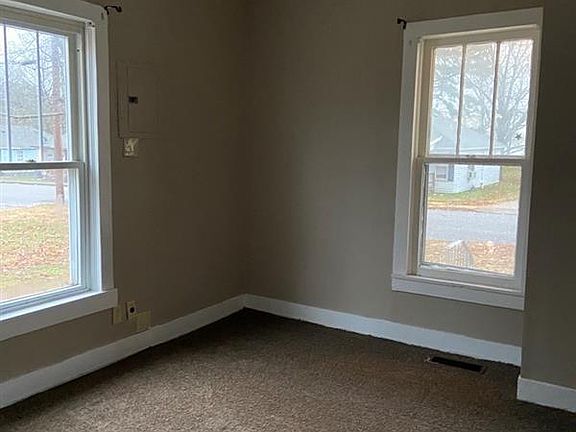4th image of 1604 Harris St