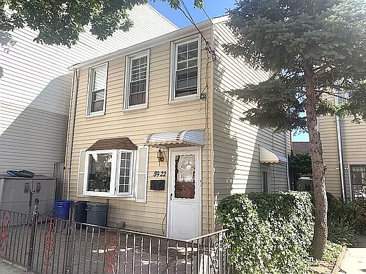 2nd image of 5922 58th Ave