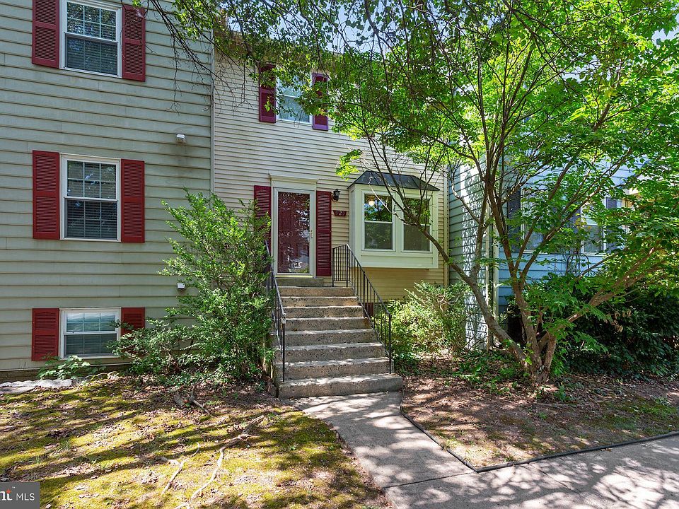 1st image of 929 Barton Oaks Pl