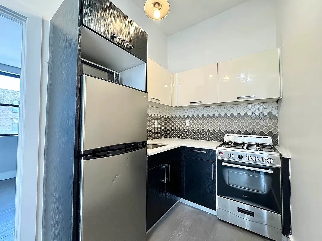 175 Menahan Street — Photo 3