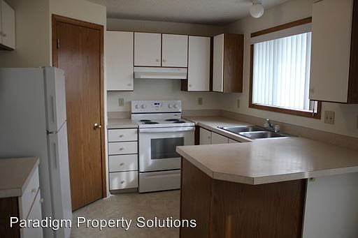 5th image of 819 Comstock Cir