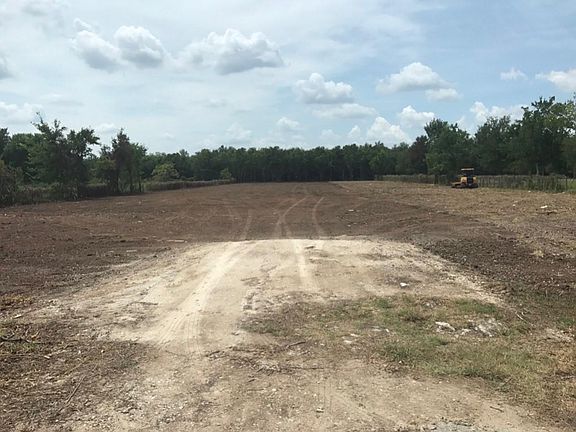 2nd image of 515 Rustic Ln