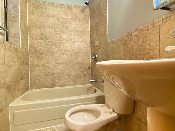 4th image of 416 Suydam St #1B