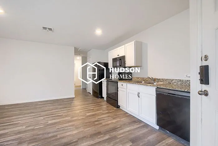 1607 Dodge St #A — Photo 5