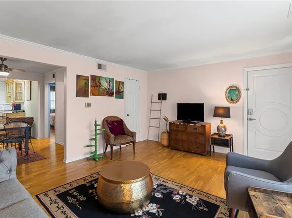 4616 Holly St APT 5, Kansas City, MO 64112