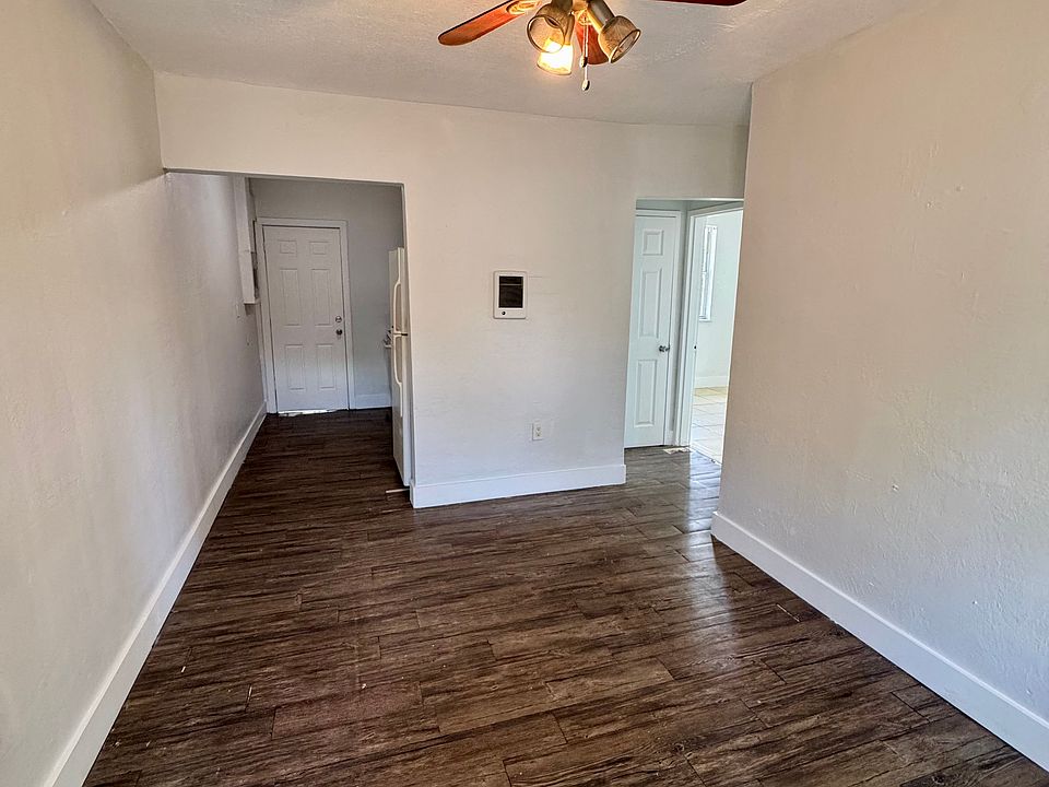 Entrance/Livingroom