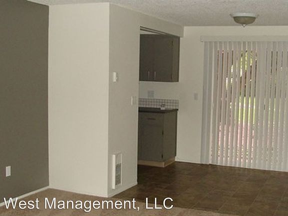 4th image of 121 NE Hearthwood Blvd #D