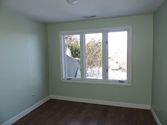 2nd image of 417 Hayes Rd