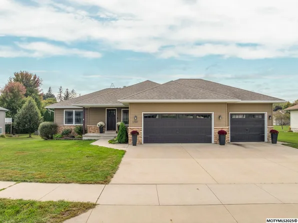 2747 Sunrise Ct, Mason City, IA 50401