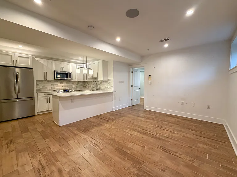 1601 Hobart St NW #1 — Photo 17