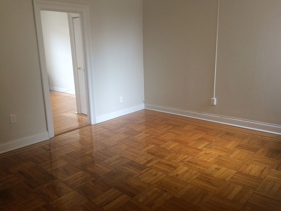 Living Room Pic 1