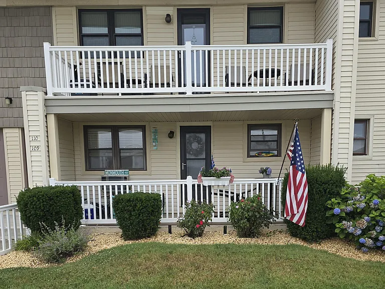 109 Wharfside Dr — Photo 1