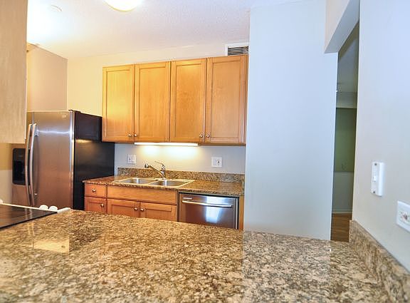 4th image of 400 N La Salle Dr APT 1307