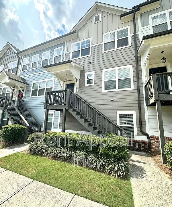3779 Oxford Cir