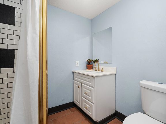 5th image of 709 Beaver St