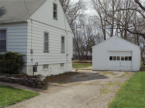 2nd image of 1038 Stevens Blvd