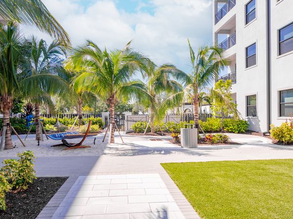 2250 McGregor Blvd #2215