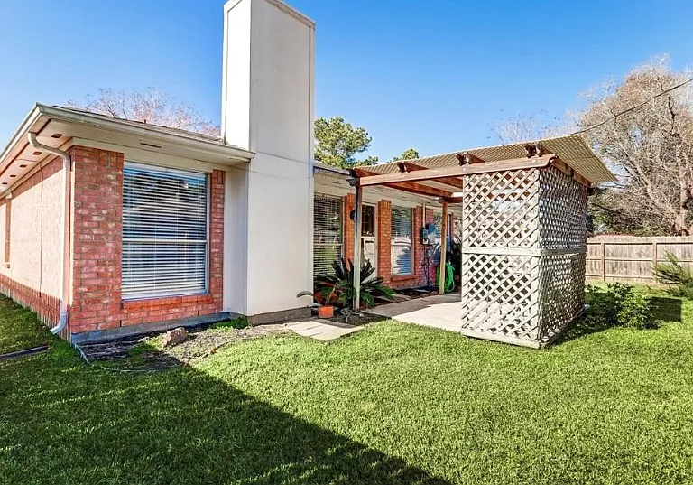 21722 Ridgewood Dr — Photo 22