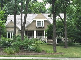 1079 Jensen Dr, Lake Forest, IL 60045