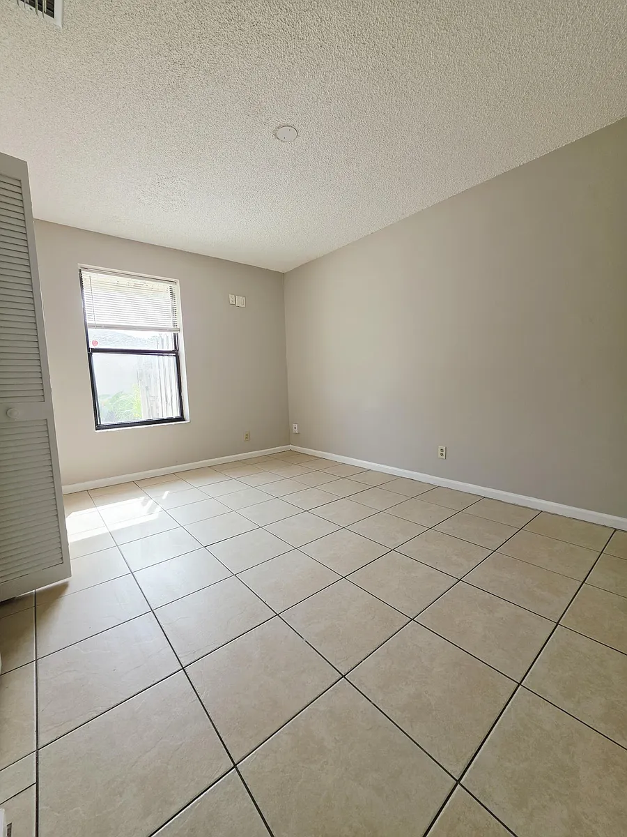 Building Photo - 1157 Hyacinth Pl #A